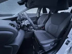 Toyota Yaris thumbnail 20