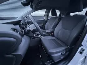 Toyota Yaris thumbnail 59