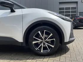 Toyota C-hr thumbnail 4