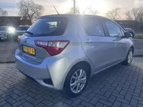 Toyota Yaris thumbnail 25