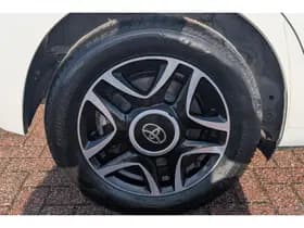 Toyota Yaris thumbnail 5