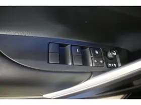 Toyota Corolla-cross thumbnail 11