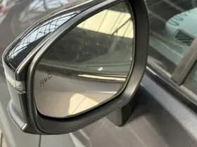 Toyota C-hr thumbnail 2