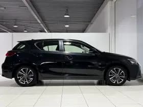 Lexus Ct thumbnail 9