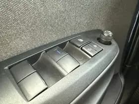 Toyota Yaris thumbnail 37