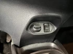 Toyota Yaris thumbnail 48