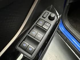 Toyota C-hr thumbnail 3