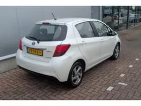 Toyota Yaris thumbnail 11