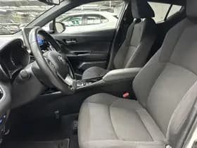 Toyota C-hr thumbnail 2
