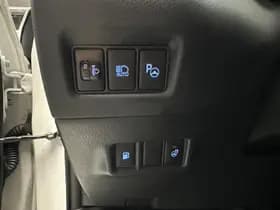 Toyota C-hr thumbnail 4