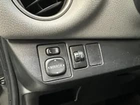 Toyota Yaris thumbnail 4
