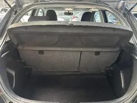 Toyota Yaris thumbnail 38