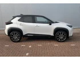 Toyota Yaris-cross thumbnail 2