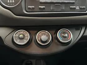 Toyota Yaris thumbnail 13