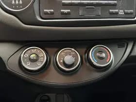 Toyota Yaris thumbnail 35