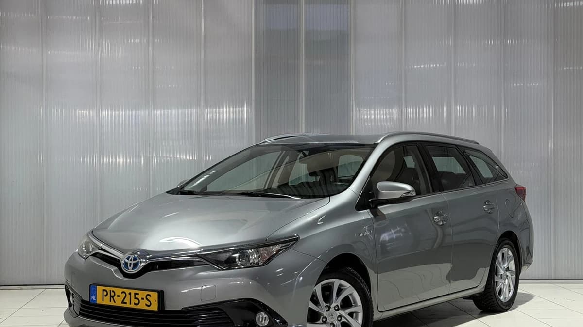 Toyota Auris — foto 1