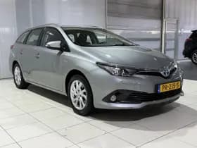 Toyota Auris thumbnail 5
