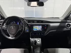 Toyota Auris thumbnail 2