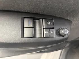 Toyota Yaris thumbnail 4