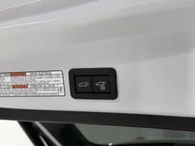 Toyota Corolla-cross thumbnail 25