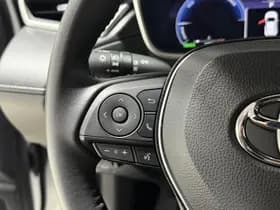 Toyota Corolla-cross thumbnail 9