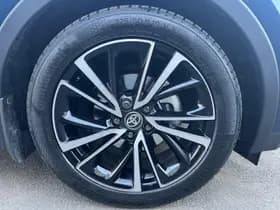 Toyota C-hr thumbnail 7