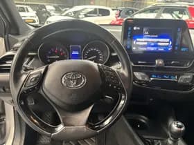 Toyota C-hr thumbnail 6