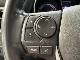 Toyota Auris thumbnail 4