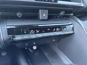 Toyota C-hr thumbnail 4