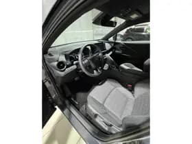 Toyota C-hr thumbnail 7