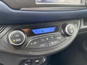 Toyota Yaris thumbnail 13