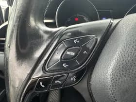 Toyota C-hr thumbnail 4