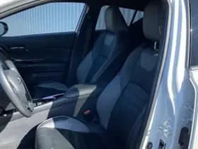 Toyota C-hr thumbnail 3
