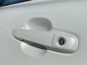 Toyota C-hr thumbnail 5