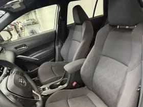 Toyota Corolla-cross thumbnail 2