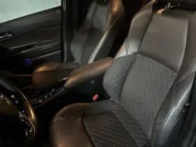 Toyota C-hr thumbnail 3
