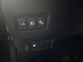 Toyota C-hr thumbnail 4