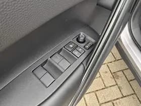 Toyota Corolla-cross thumbnail 38