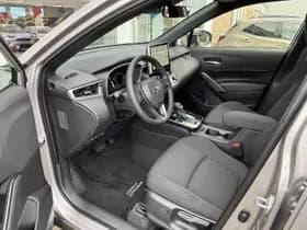 Toyota Corolla-cross thumbnail 5