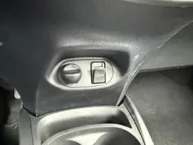 Toyota Yaris thumbnail 17