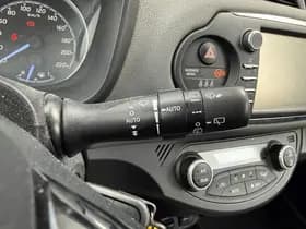 Toyota Yaris thumbnail 36