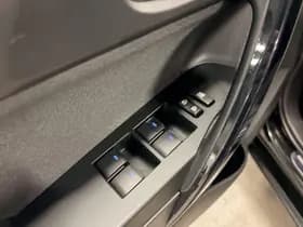 Toyota Auris thumbnail 17