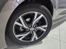 Toyota Yaris thumbnail 8