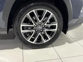 Toyota Corolla-cross thumbnail 8