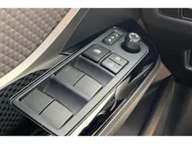 Toyota C-HR thumbnail 22