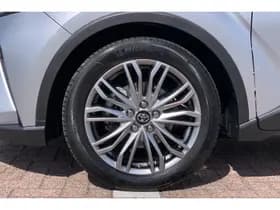 Toyota C-HR thumbnail 6