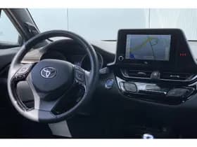 Toyota C-HR thumbnail 10