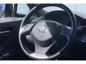 Toyota C-HR thumbnail 11