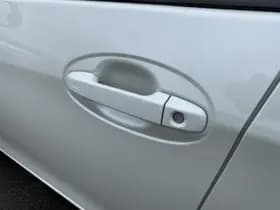 Toyota Yaris thumbnail 16