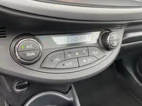 Toyota Yaris thumbnail 36